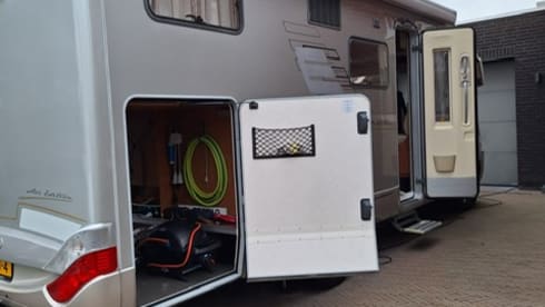 2p Hymer integrated uit 2012
