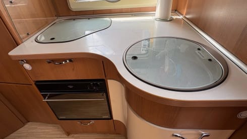 Lovely luxury camper 4p LMC semi-integrated from 2009 