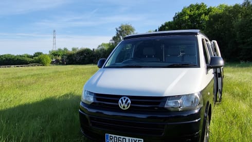 Pando  – VW T5 campervan 4 birth with deisel heater