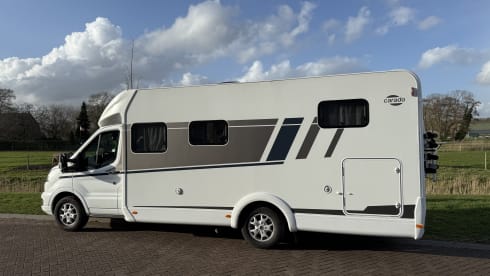 Making Memories 3 – 4persoons Ford Carado T447 half integraal uit 2025 met een Hefbed
