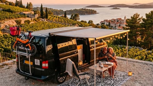 Casa on wheels – Luxe & Vrijheid op Wielen: Unieke Volkswagen Buscamper 'Casa on Wheels