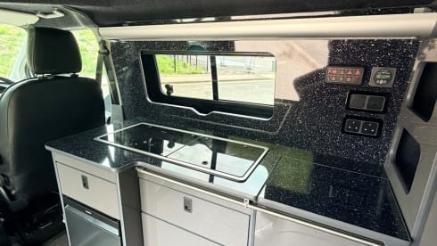 Campervan Ford a 4 posti letto del 2021