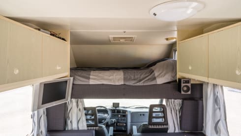 Cozy 8-pers. with 5 fixed berths.