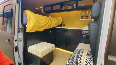 Off-grid VW Crafter: Starlink, XL Bed & Moto-optie