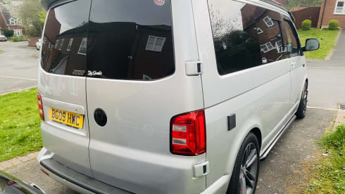 Jack – Stylish 4 berth Volkswagen Transporter Campervan 