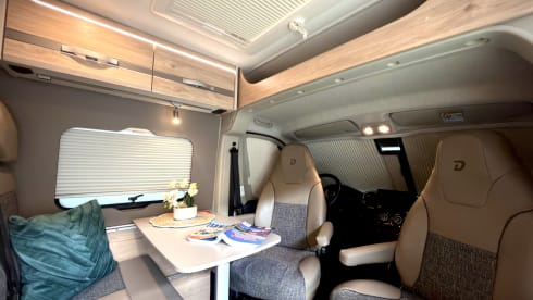 Making Memories 13 – 2025 Dethleffs Globetrail met Automaat en Dakairco. Elegant en Betrouwbaar