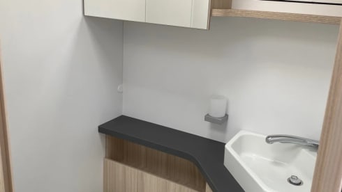 The Beast – Very recent, luxurious 4-person alcove camper