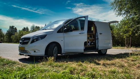 Unhiked – Camper Mercedes-Vito con cambio automatico