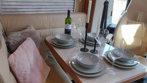 Luxury motorhome 4 persons automatic.