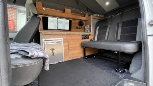 Earle – EARLE - VW T5 Campervan (4 berth)