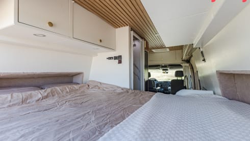 Extra high luxury off-grid camper for 2 adults and 1 child 