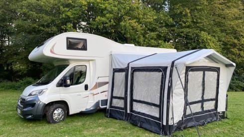 Maddie – Luxurious 6 berth Roller Team 746 from 2018