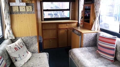 Jeremy Morehouse – Classic Coach-built 98 Autosleeper Clubman GL for off-grid living
