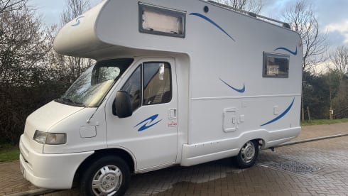 4-Bett, netzunabhängiger, modernisierter Fiat Ducato mit U-Lounge
