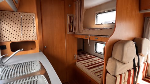 Rimor Elliot alcove 6 persons (6 belt and sleeping places)