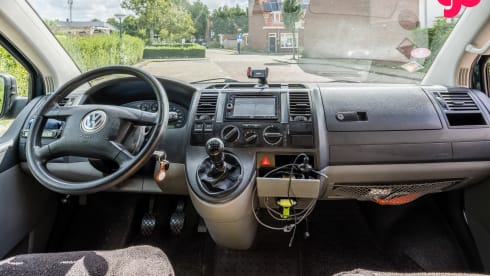 Menoenie – 4-person Volkswagen camper van