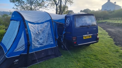 Valerie – 3 berth Volkswagen campervan from 1995