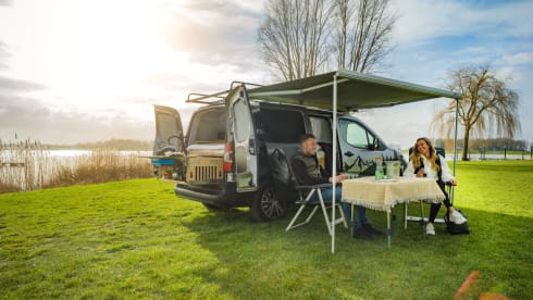 Hank – Fuel-efficient Toyota Escape Van bj2022