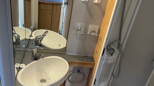Journey cruiser – 5 berth ace adventurer from 2009 (7.5t - C1 license required)