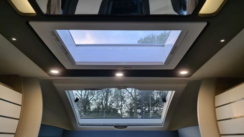 L199VP – Chausson 777GA Automatic Titanium VIP very luxurious, km free