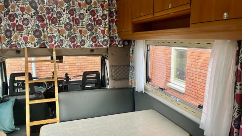 Freeda – Cozy 6 person retro camper FIAT 290
