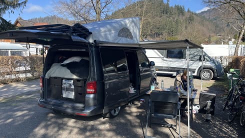 Multivanspecial – 4-seater Volkswagen bus from 2013