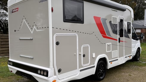 170 PK automaat – very nice, extra spacious, all seasons, 4p semi-integrated 2022, automatic