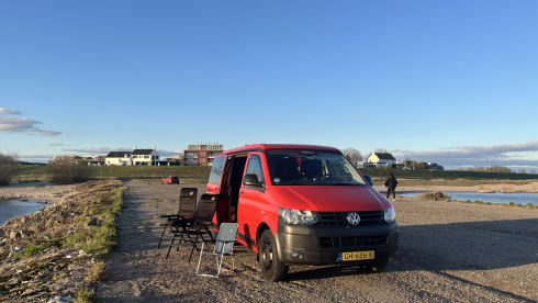 Red adventure  – 2p Volkswagen bus uit 2015