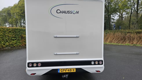 GPV48X – Luxury Modern 4 pers Sunlight T67 with length bed | Km free! 