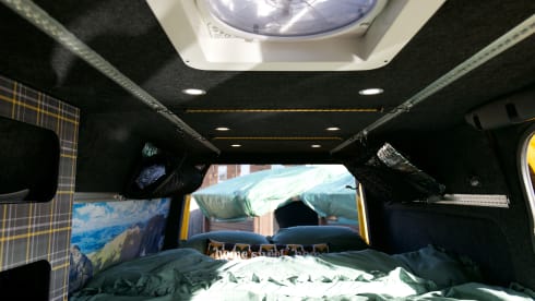 NC500 – Off-grid 2 berth MWB Mercedes Sprinter