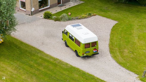Manfred – VW LT28 - Atmospheric 2p camper bus from 1976