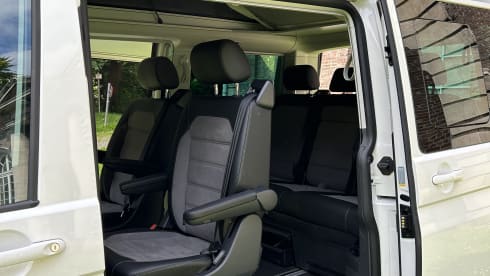4p Volkswagen campervan uit 2020