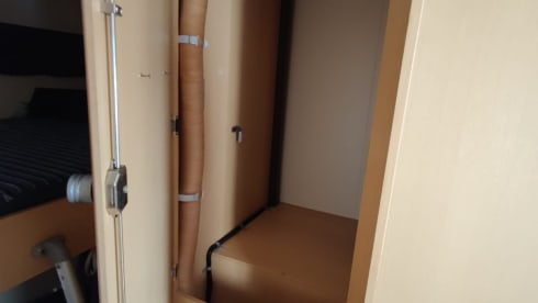 ROLLER TEAM FREEZ – FORD 4 + 1 beds and DOUBLE CLIMATE