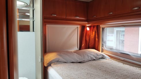 Nice 4-5 person Ford alcove camper. 