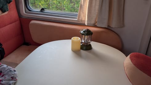 Goed uitgeruste 4 persoons Hymer met airco – 4-person Hymer integrated from 2008