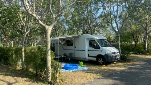 Roadrunner – Beautiful and very well maintained motorhome with lots of space