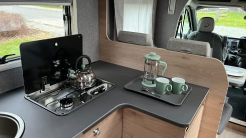Spacious camper, full option, incl. air conditioning, for up to 4 people. 
