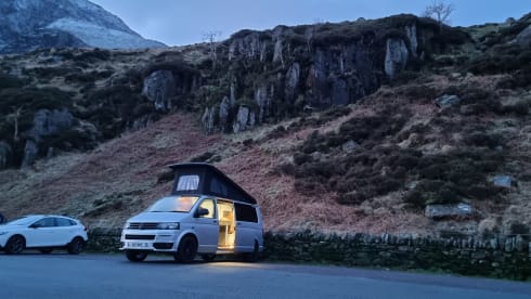 Tommie – 4 person VW, near Airport & major motorways! LWB, PopTop roof + loads more!