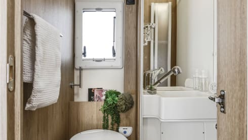 Angus – New 2025 6 Berth off-grid Motorhome