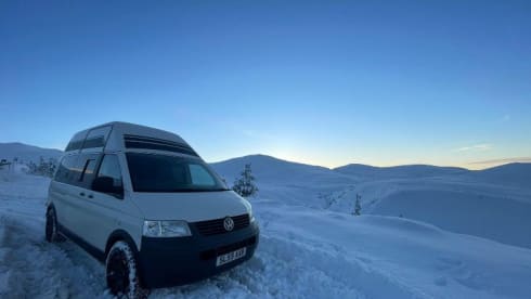Nevis – 2 berth Volkswagen campervan 4x4 from 2009