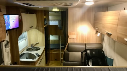 Super Flash – 6 berth Chausson Flash 03 2013