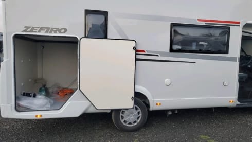 Britney  – Luxury 6 berth Roller Team automatic