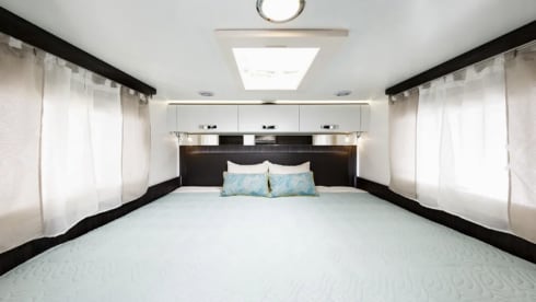 5. Amigo – Luxury Motorhome Benimar Mileo 268 Northautokap for rent!