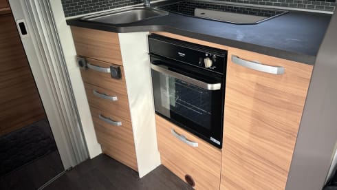 Ruimtewonder – Spacious 4p Adria Mobil semi-integrated from 2020