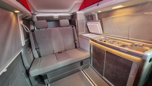 Chloe – 2021 VW California Ocean T6.1 - Automatico