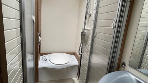 Luxury 4 pers. with fixed French bed and a pull-down bed
