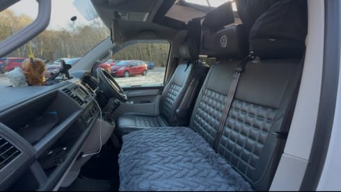 Suzie – 4 berth Volkswagen Campervan 