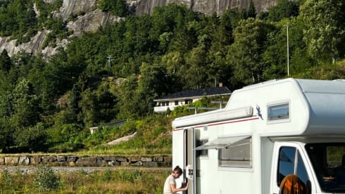 De Camper – Nice Spacious Fiat Bavaria 7p with XL hatch