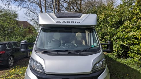SilverBird – luxurious Adria Matrix 670SL - Located 10mins from Heathrow Airport