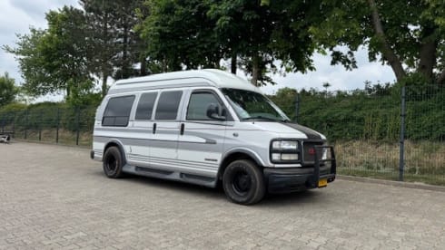 GMC v8 – 2p Other campervan from 1997
